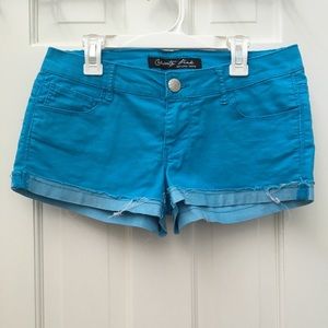 CUFFED COLORED SHORTS